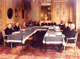 S&eacute;ance du conseil Constitutionnel, en 1977, &agrave; laquelle participe Gaston Monnerville