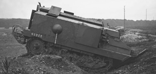 ECPAD - SPA 211 M 4144 - Orrouy, tanks modèle Schneider sur le terrain d'exercice de Champlieu. - 18/07/1917 - Moreau, Albert