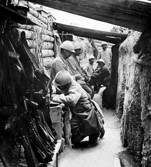 ECPAD - SPA 13 J 1146 - Région des Marquises, Marne, bois Vidalet, un boyau conduisant aux premières lignes. - 04/06/1916 - Dangereux, Georges