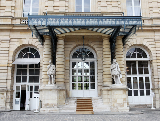 �C�cilia LEROUGE. Entr�e cr��e par Chalgrin donnant acc�s � l'escalier d'honneur (La marquise sera �tablie en 1890)