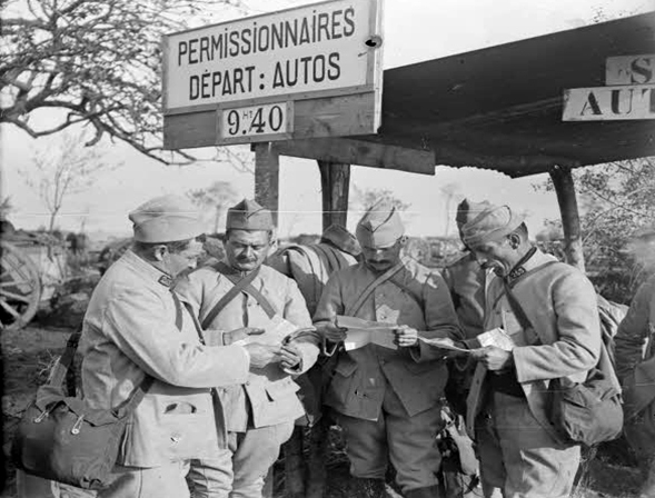 ECPAD - SPA 102 R 3847 - Front du Nord et de Flandre-occidentale. Point de départ pour les permissionnaires. - 28/10/1917 - Famechon, Edmond ECPAD - SPA 102 R 3847 - Front du Nord et de Flandre-occidentale. Point de départ pour les permissionnaires. - 28/10/1917 - Famechon, Edmond