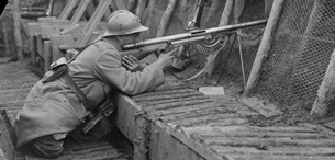 ECPAD - SPA 10 W 725 - Secteur du Bannholz, bois carré - fusil mitrailleur en action. - 21/03/1917 - Ridel, Jacques ECPAD - SPA 10 W 725 - Secteur du Bannholz, bois carré - fusil mitrailleur en action. - 21/03/1917 - Ridel, Jacques