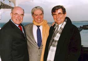 . De gauche à droite : Messieurs les vice-présidents Serge Vinçon (R.P.R. Cher), Adrien Gouteyron (R.P.R. Haute-Loire) et Guy Fischer (C.R.C. 
