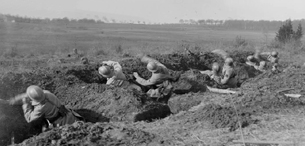 ECPAD - SPA 10 W 733 - Chavannes-sur-l'Etang - lanceurs de grenades. - 16/03/1917 - Ridel, Jacques