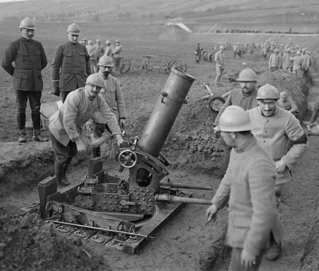 ECPAD - SPA 7 E 561 - Environs de Verdun, manoeuvres. Canon de tranchée. - 30/01/1916 - Bouchetal, Julien