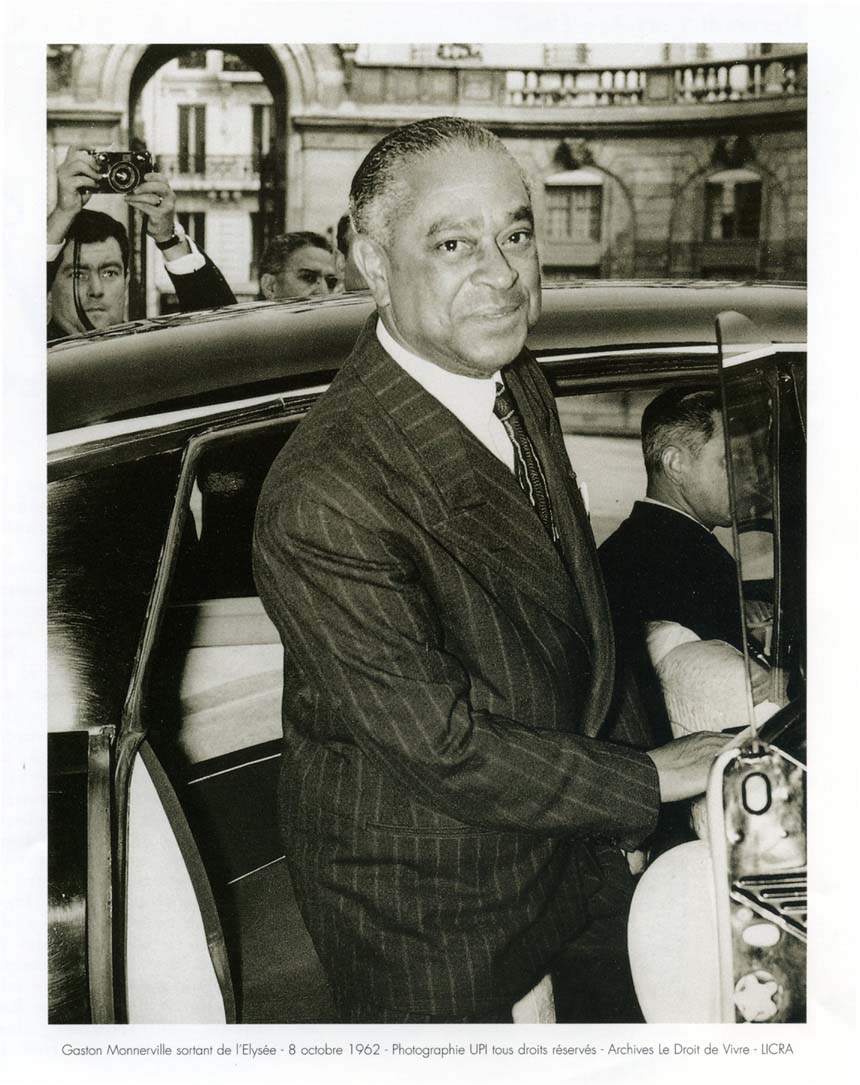 Gaston Monnerville sortant de l'Elysee, 1962