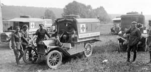 ECPAD - SPA 27 C 2630 - Sommedieue, une section de l'ambulance américaine, départ des autos pour le front, section D-8. - 15/08/1916 - Machard, Pierre
