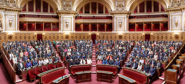Photographie officielle des sénateurs dans l'hémicycle - 5 octobre 2023