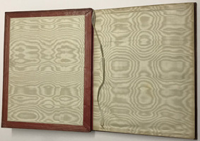 Gardes de moire de soie (extrait du Catalogue des Rosiers cultivés au Jardin du Luxembourg)