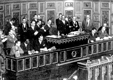 Le Président Monnerville prononçant son discours du 9 octobre 1962