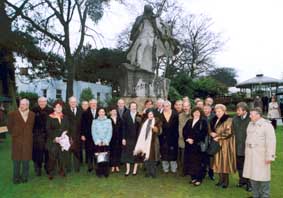 .Prise du vue de la délégation au pied de la statue de Victor Hugo à Guernesey