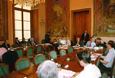 Réunion de la commission des Finances : MM. Christian PONCELET, Président, et Alain LAMBERT, Rapporteur général. 1995