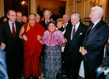 Réception de Mme Rigoberta MICCHU et du DALAÏ LAMA. 1998