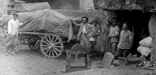 ECPAD - SPA 1 MR 42 - à Villers-la-Fosse, des ambulanciers dans une carrière et une section d'autos sanitaires. - 26/07/1917 - Marcel Martel