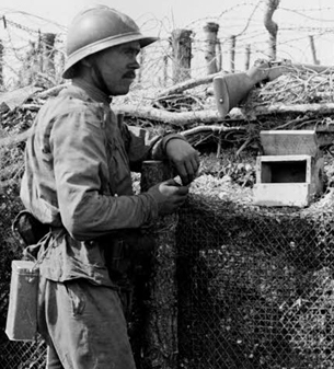 ECPAD - SPA 26 L 1305 - Région d'Auberive, Marne, Bois Carré, soldats russes dans leur tranchée de 1ère ligne. - 19/07/1916 - Samama-Chikli, Albert