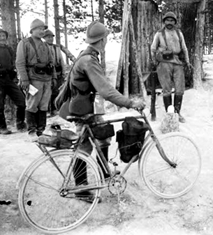 ECPAD - SPA 26 L 1409 - Région d'Auberive, Marne, agent de liaison arrêté par une sentinelle russe. - 11/08/1916 - Samama-Chikli, Albert