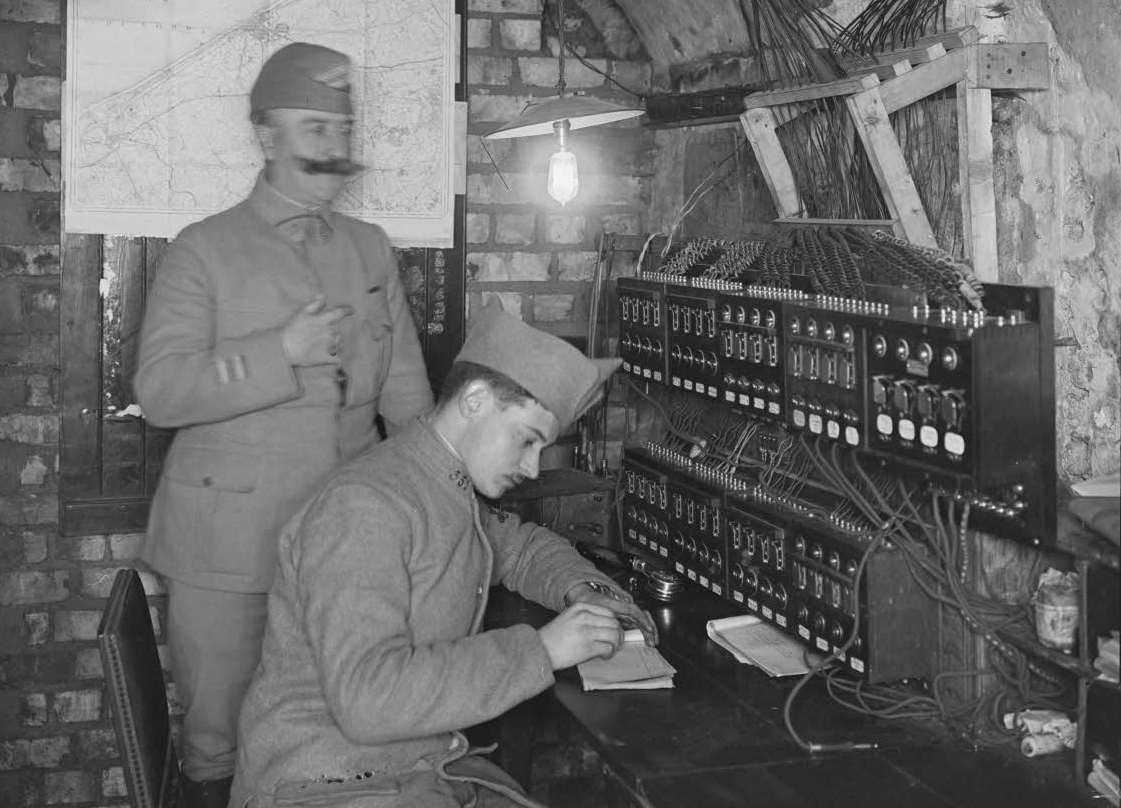 ECPAD - SPA 165 M 3257 - Nieuport, poste téléphonique de la défense de Nieuport. - 28/01/1917 - Moreau, Albert