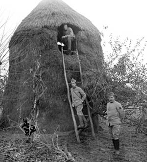 ECPAD - SPA 27 BO 1514 - Vallée de la Piave. Meule servant d'observatoire. - 14/12/1917 - Boulay, Maurice ECPAD - SPA 27 BO 1514 - Vallée de la Piave. Meule servant d'observatoire. - 14/12/1917 - Boulay, Maurice
