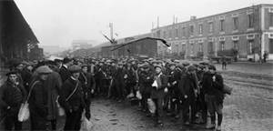 ECPAD - SPA 2 P 16 - Le départ de la classe 17 à la gare d'Ivry-sur-Seine. - 09/01/1916 - Boussuge, Gabriel