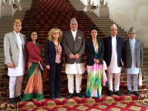 Photo de groupe dans l'escalier d'honneur
