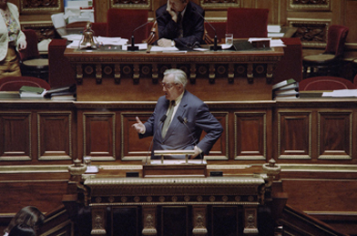 Séance publique, discussion du projet de loi de finances pour 1996 : M. Christian PONCELET, Président de la commission des Finances, à la tribune de l’orateur. 1995 