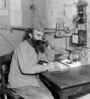 ECPAD - SPA 33 Y 1100 - Verdun, citadelle. Poste téléphonique des troupes de passage. - 09/05/1917 - Baguet, Ernest