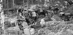 ECPAD - SPA 34 M 662 - Convoi de ravitaillement de mitrailleuses descendant par les boyaux du Trou-Bricot. - 27/09/1915 - Moreau, Albert