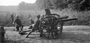 ECPAD - SPA 31 D 2452 - Près de Saint-Léger-aux-Bois, Oise, pièce d'artillerie anglaise en batterie. - 02/08/1916 - Brissy, Edouard ECPAD - SPA 31 D 2452 - Près de Saint-Léger-aux-Bois, Oise, pièce d'artillerie anglaise en batterie. - 02/08/1916 - Brissy, Edouard