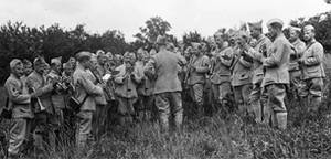 ECPAD - SPA 19 BO 1077 - Arcis-le-Ponsard, camp du 31e Régiment d'infanterie au repos. La répétition journalière de la musique du 31e RI. - 28/07/1917 - Boulay, Maurice ECPAD - SPA 19 BO 1077 - Arcis-le-Ponsard, camp du 31e Régiment d'infanterie au repos. La répétition journalière de la musique du 31e RI. - 28/07/1917 - Boulay, Maurice
