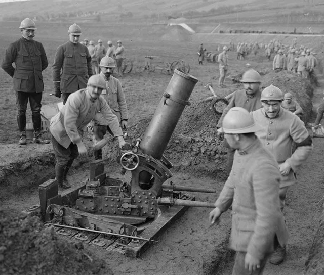 ECPAD - SPA 7 E 561 - Environs de Verdun, manoeuvres. Canon de tranchée. - 30/01/1916 - Bouchetal, Julien ECPAD - SPA 7 E 561 - Environs de Verdun, manoeuvres. Canon de tranchée. - 30/01/1916 - Bouchetal, Julien