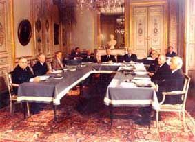 Séance du conseil Constitutionnel, en 1977, à laquelle participe Gaston Monnerville