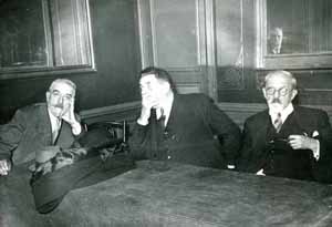 21FI 144	Réunion des présidents et chef de délégations au 32ème Congrès du Parti Radical-Socialiste en présence d’Édouard HERRIOT et Théodore STEEG, à Paris salle Wagram le 24 octobre 1935.